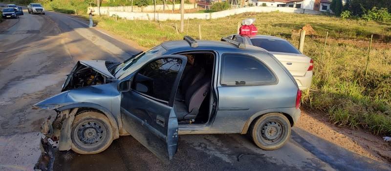 Duas pessoas ficam feridas em colisão frontal na cidade de Jaguaruna