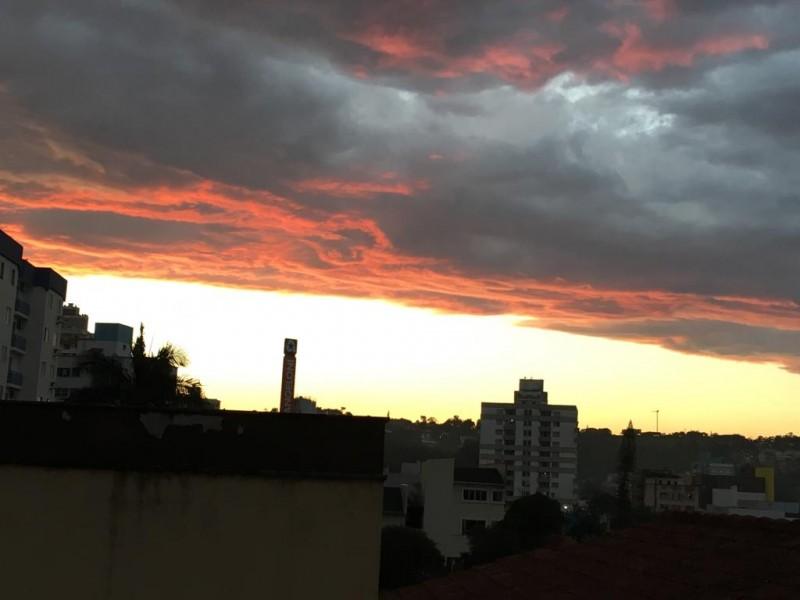 Fotos e fatos: registro do entardecer desta sexta em Criciúma