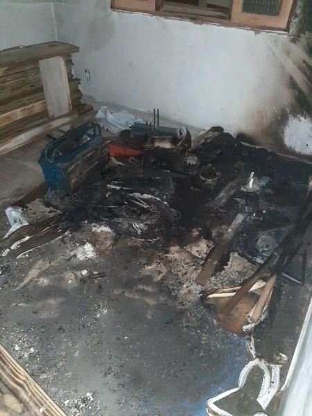 Em Praia Grande, vizinhos combatem incêndio em residência 