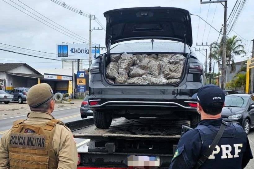 Ação conjunta da PM e PRF resulta na apreensão de drogas e na prisão de homens