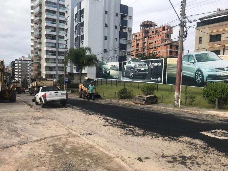 Prefeitura realiza pavimentação na rua Hercílio Luz em Criciúma 