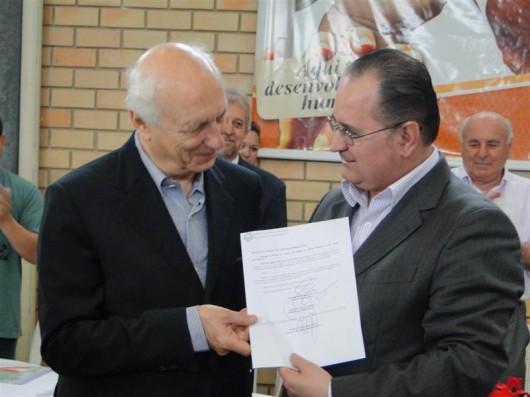 Rubens Ricupero recebe Medalha de Mérito do Jubileu de Ouro de Içara