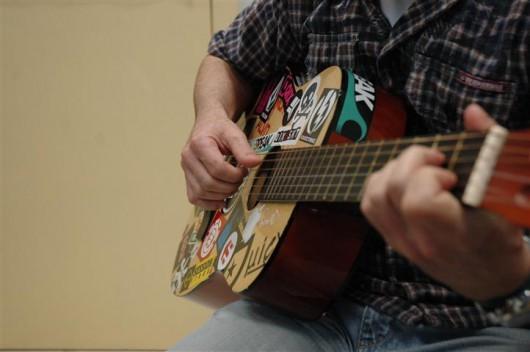 Musicoterapia traz benefícios à saúde em todas as idades