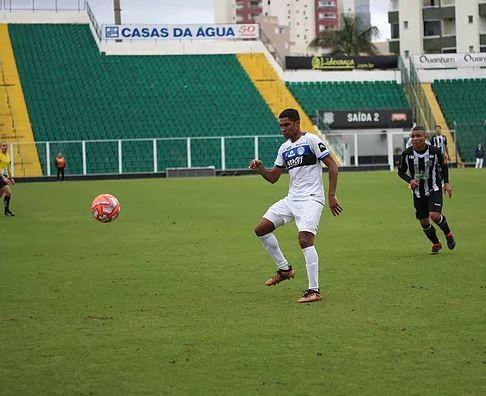 Daniel Costa retorna ao Atlético Tubarão e afirma estar adaptado ao estilo do técnico Pingo 