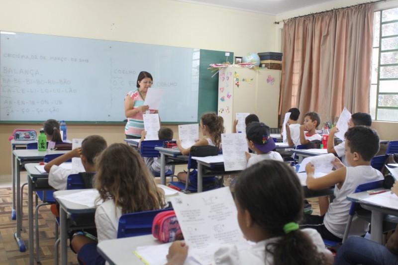 Secretaria de Educação promove formação para a reformulação do currículo da rede municipal