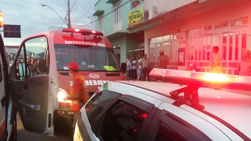 Jovem é executado com disparos de arma de fogo dentro de fruteira
