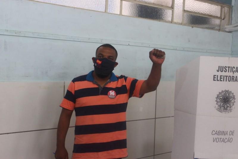 Professor Ederson já votou e avalia sua candidatura como uma vitória ao PSTU