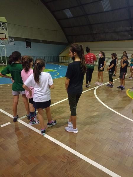 Escolinha de basquete feminino está com matrículas abertas em Criciúma