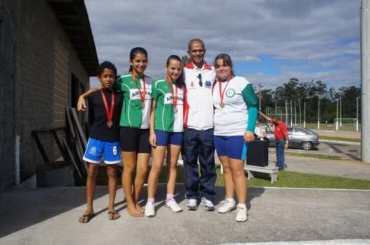 Alunos de Morro da Fumaça conquistam medalhes no atletismo de Criciúma