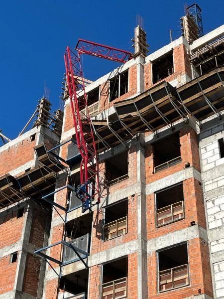 Rompimento de grua deixa trabalhador ferido em Criciúma