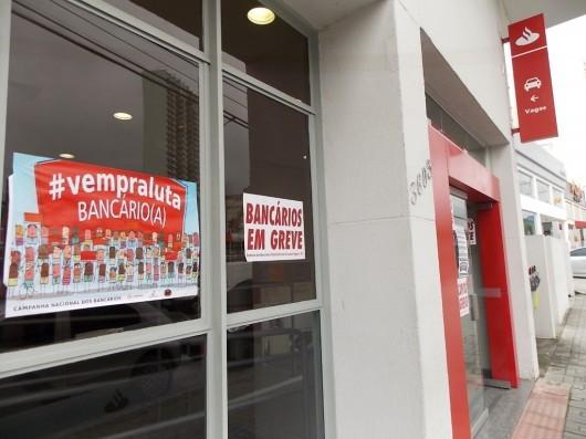 Greve dos bancários completa uma semana com forte adesão na região Sul