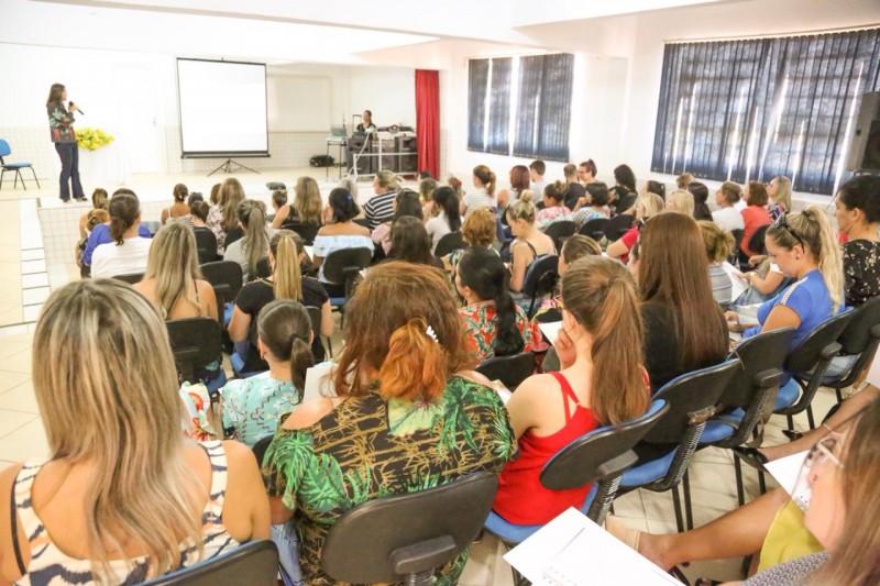 Professores do Ensino Fundamental e da Educação Infantil passam por formação