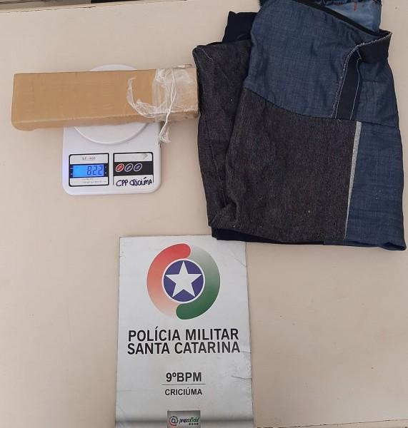 PM encontra tablete de maconha escondido em forro de residência