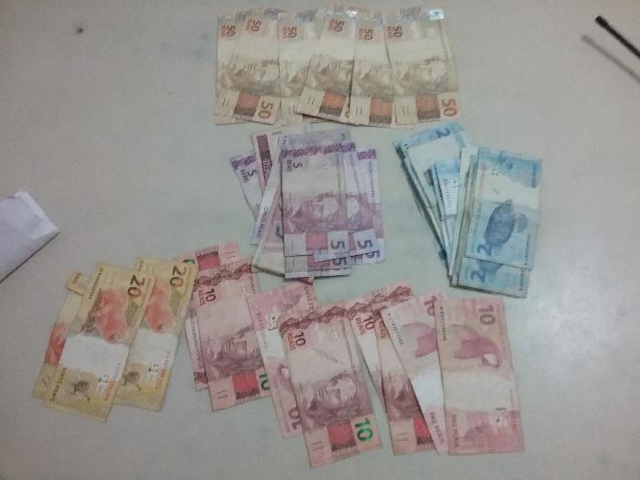 Adolescente é abordado pela PM no momento em que cometia assalto 