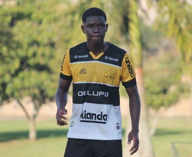 Equipes sub-15 e sub-17 vencem o Hercílio Luz pelo Campeonato Catarinense