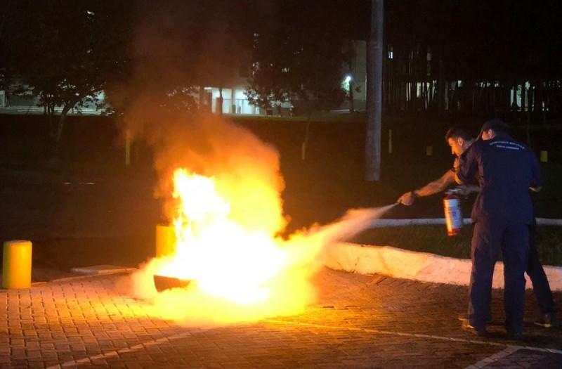 Acadêmicos da UniSatc recebem treinamento do Corpo de Bombeiros Militar