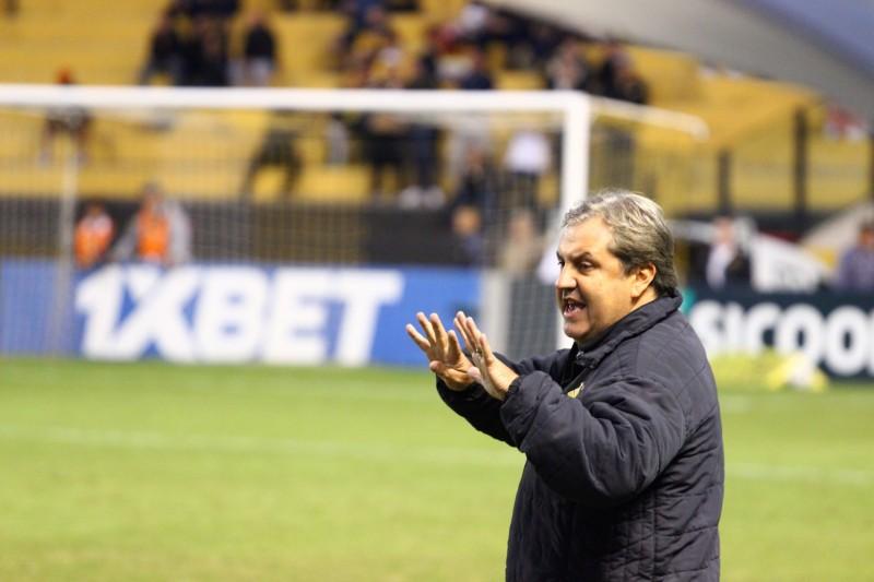 Após reunião, Criciúma acerta saída de Gilson Kleina