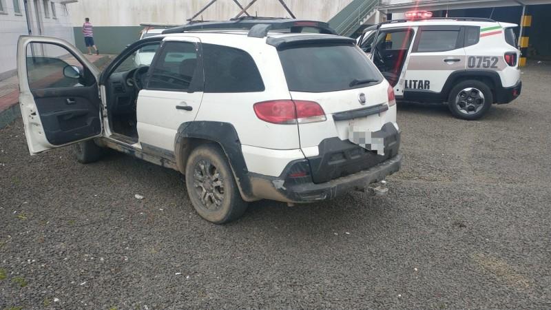 Homem armado rouba veículo em Maracajá e acaba preso em Criciúma 