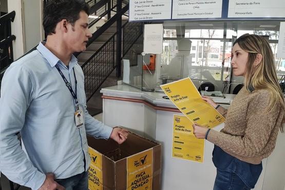Fórum de Criciúma é ponto de coleta de campanha para arrecadação de materiais artísticos