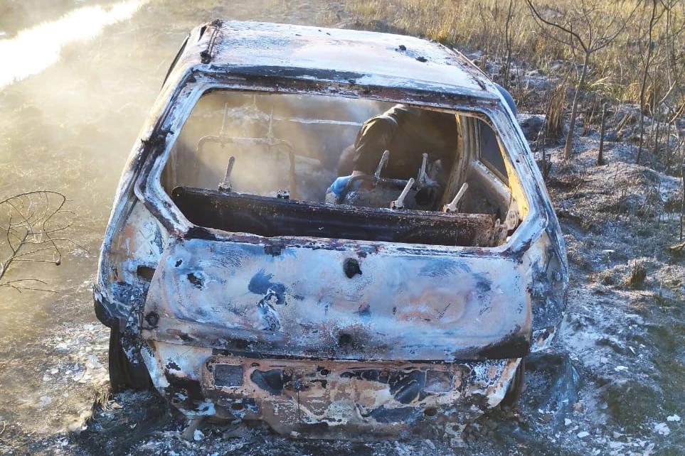 Balneário Arroio do Silva: carro usado em assassinato é encontrado incendiado