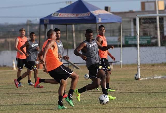 Sem pretensões para a reta final do Brasileiro, Flamengo e Criciúma duelam no Maranhão