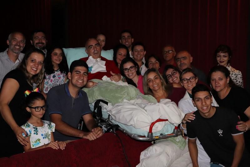 Unimed leva paciente ao cinema para comemorar aniversário da filha