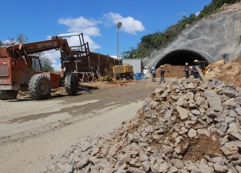 BR-101: trânsito interrompido às 10 horas  e às 15 horas, nesta quinta-feira