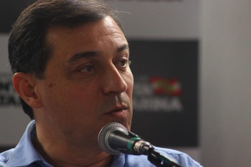 Carlos Moisés anuncia que Estado recebeu equipamentos para montar leitos de UTI 