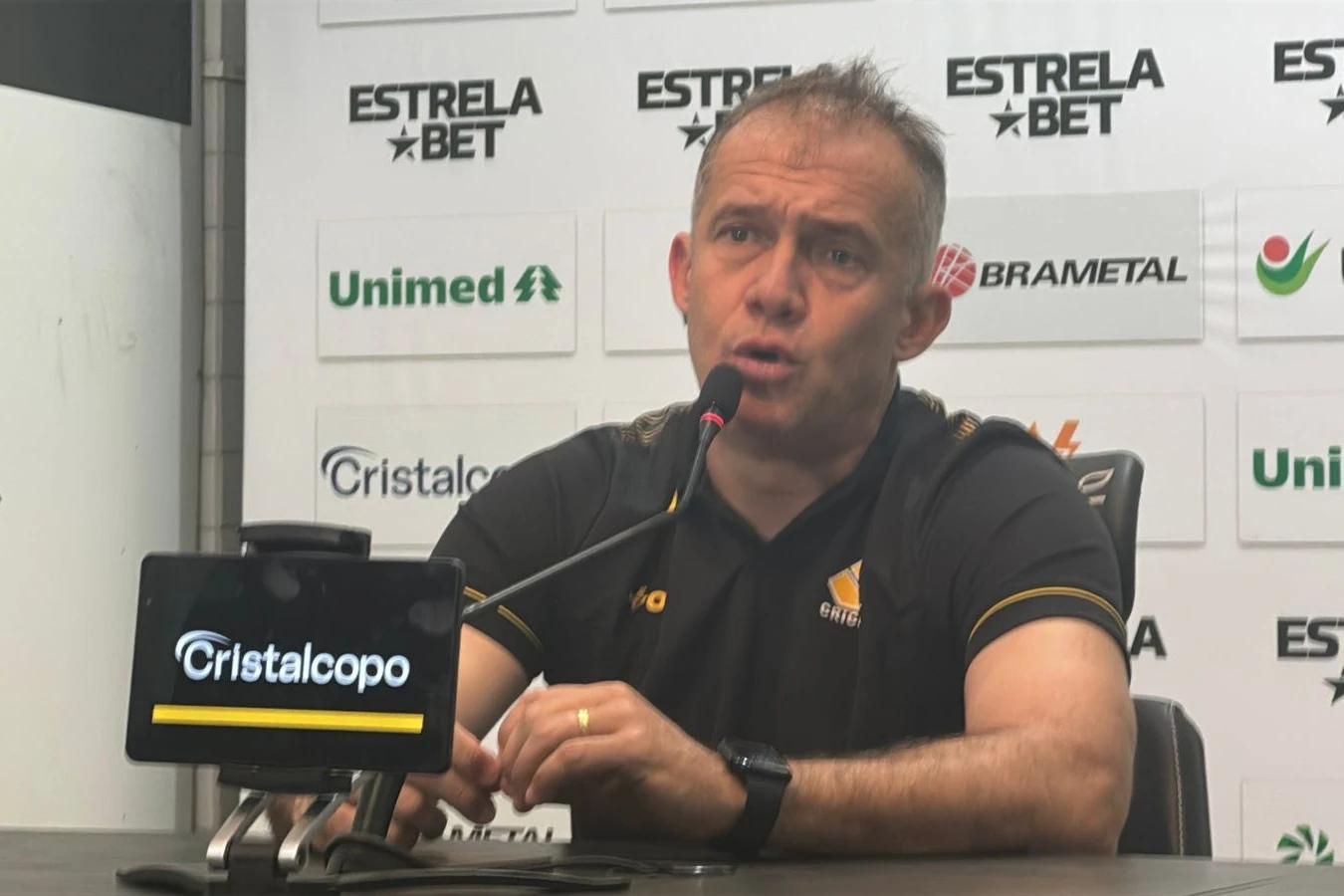 Vídeo: Eduardo Baptista pede 20 mil torcedores contra o Botafogo