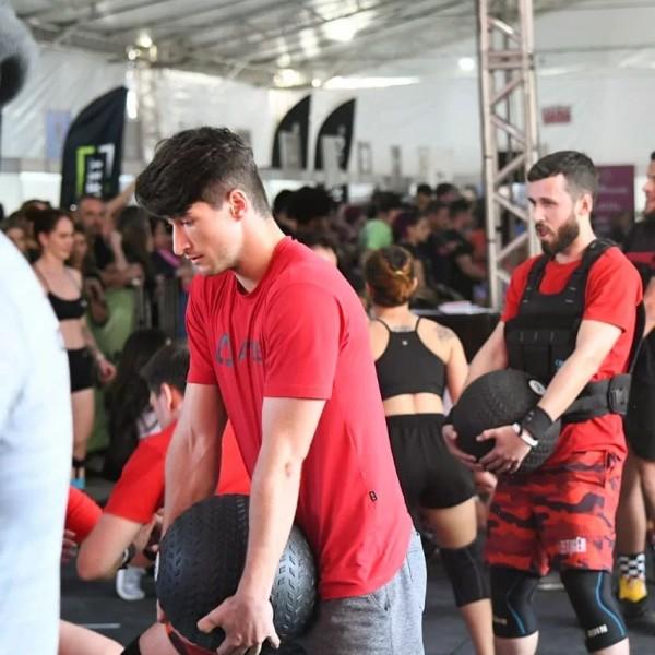 Atletas participam de mais uma edição do Shark Challenge no Farol Shopping