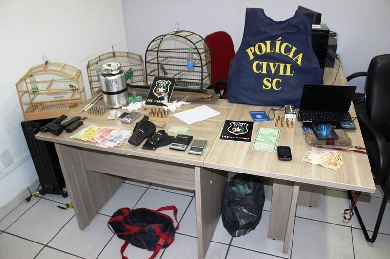 Polícia Civil autua dez pessoas por tráfico de drogas