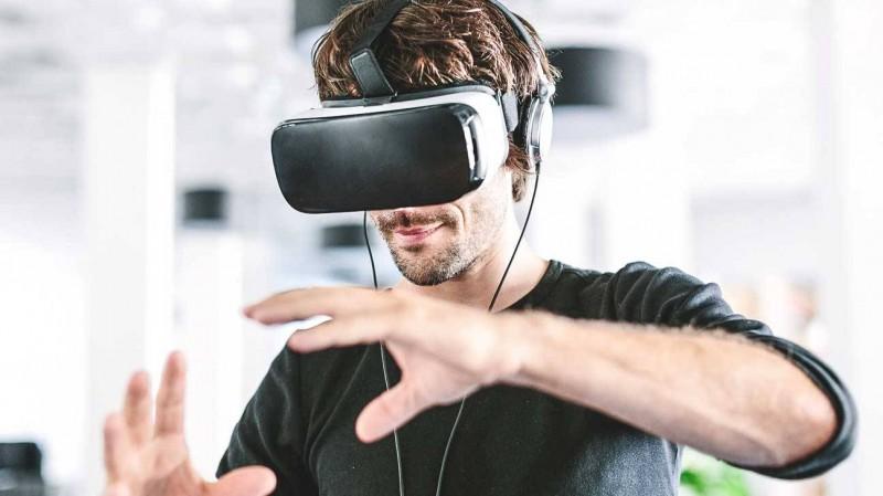 Cursos com uso de realidade virtual acontecem em Criciúma