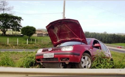 Saída de pista deixa homem ferido, na BR 101