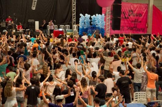 Cerca de 2 mil jovens católicos participam dos retiros de carnaval