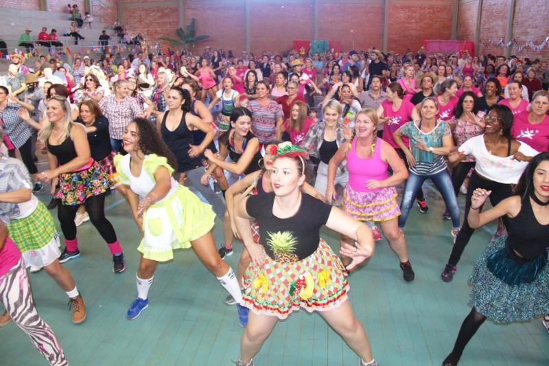 Festa junina embala participantes do Programa Ritmo e Saúde