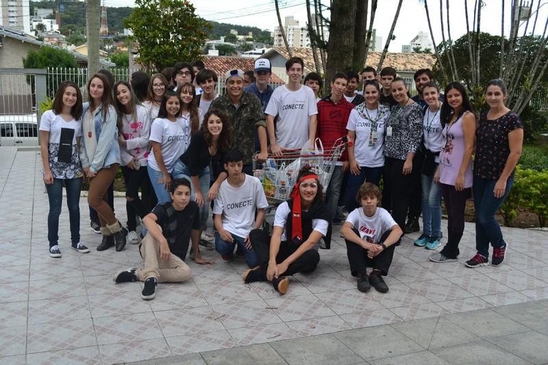 Estudantes do Senai Conecte apresentam teatro no Asilo São Vicente de Paulo