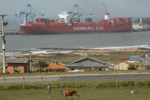 Chegada de navio gigante dá início à nova fase do Porto de Imbituba