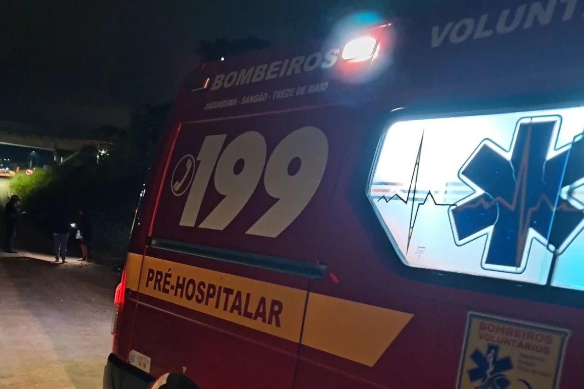 Motociclista foge após atropelar mulher grávida de oito meses