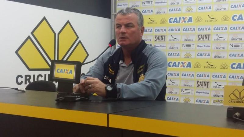 'Frustrado por não conseguir a vitória, mas satisfeito com a entrega', afirma Mazola Júnior