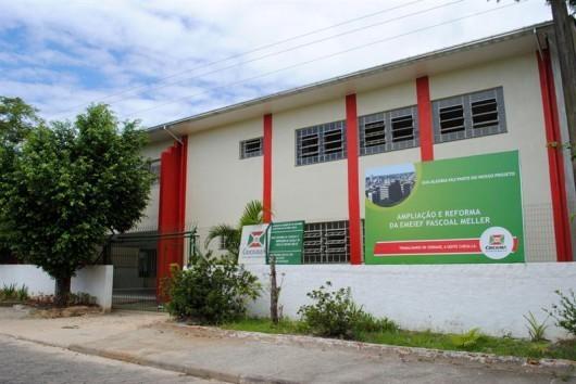 Secretária de Educação vistoria obras para volta às aulas