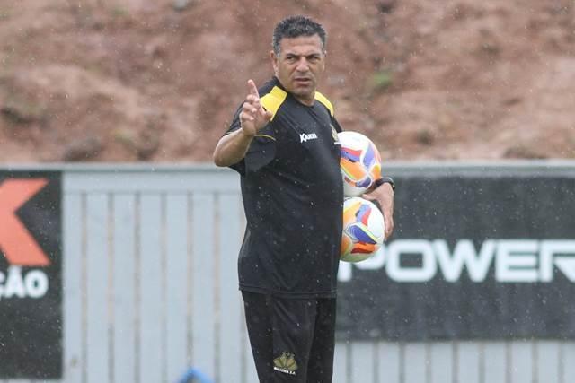 Com Dudu na lista, Luizinho convoca 20 jogadores para enfrentar o Metropolitano