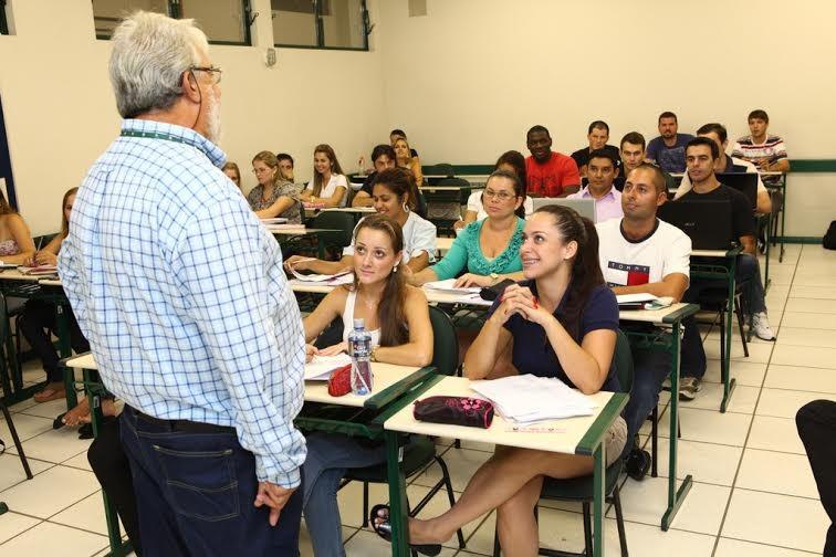 Unesc oferece especialização com auxílio de custo e bolsa de estudo