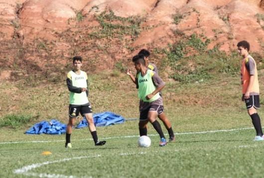 Base tricolor encara o Jec 