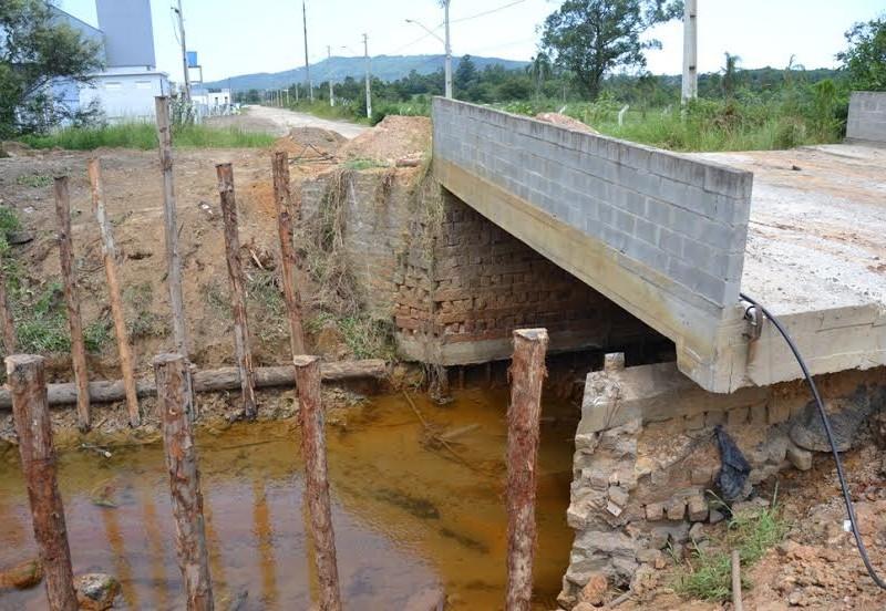 Construção de nova ponte é iniciada no bairro Laranjinha, em Criciúma