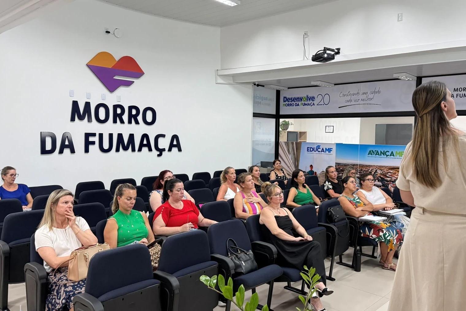 Educação fumacense reúne profissionais da Rede Municipal de Ensino para alinhamento pedagógico