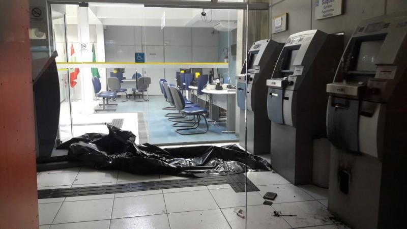 Caixa eletrônico do Banco do Brasil é arrombado com maçarico