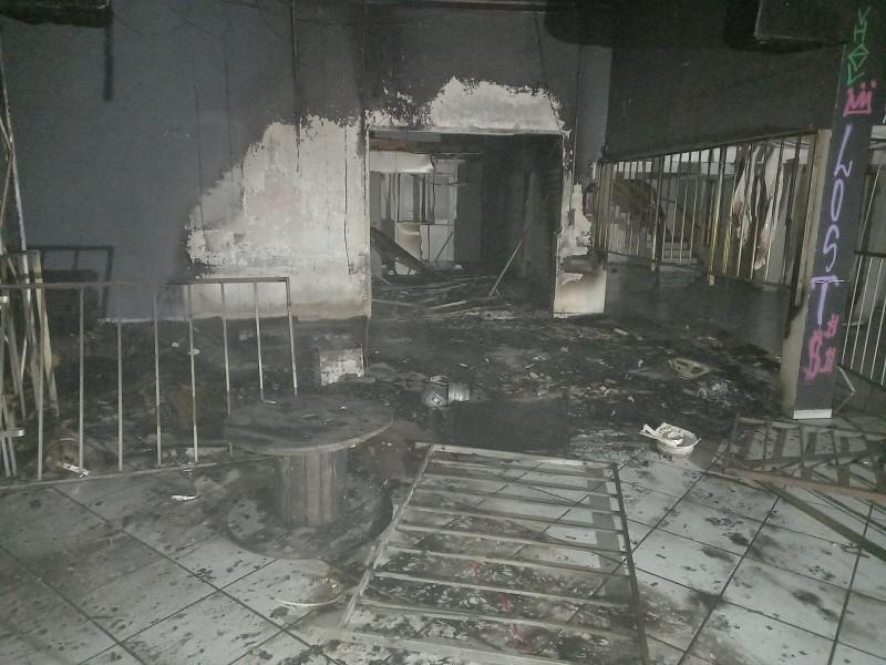 Incêndio atinge Pub na Quarta Linha 