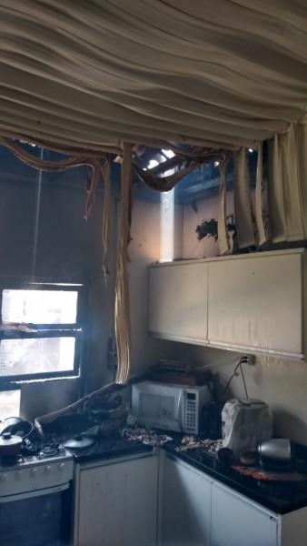 Homem fica ferido durante incêndio