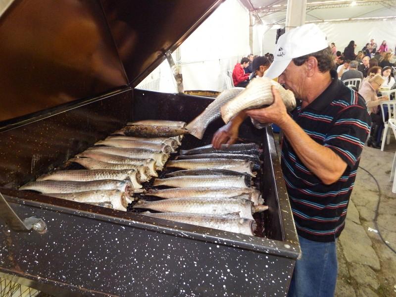 Mais de dois mil quilos de peixe vendidos na Festa do Peixe