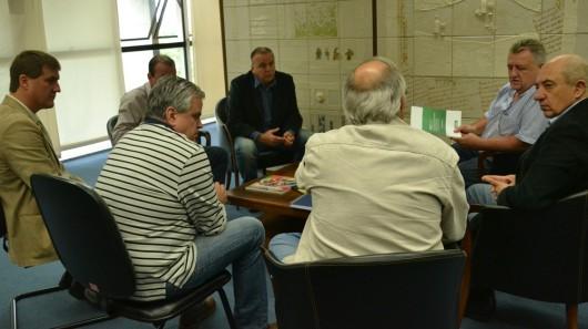Detalhes do esgotamento sanitário na Próspera são discutidos em reunião na prefeitura de Criciúma